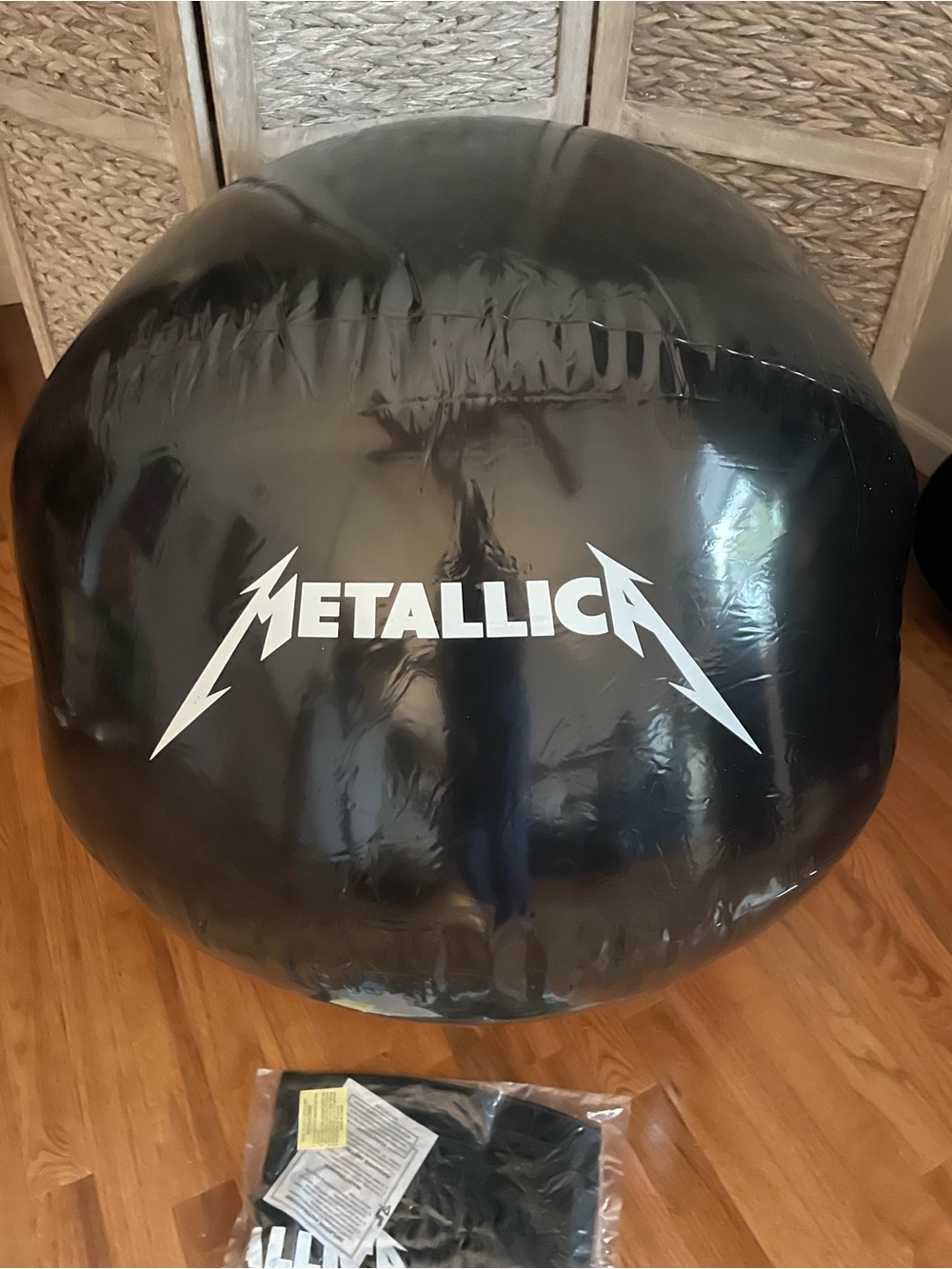 Metallica Inflatable Black Beach Ball Concert Drop Huge 32 Inches New - Picture 3 of 5